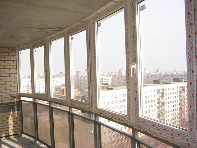 Недорогое остекление общего балкона Пересвет