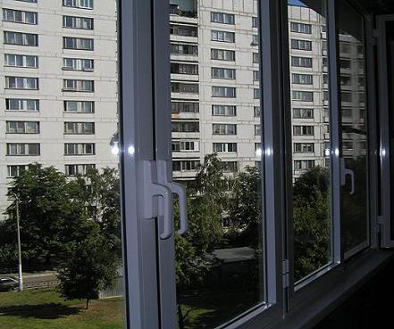 установка пластиковых окон на балконе Пересвет